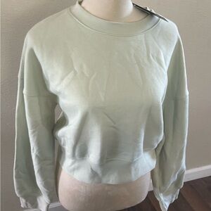 Wild fable light Mint Green Crewneck cropped  Sweatshirt size M NWT